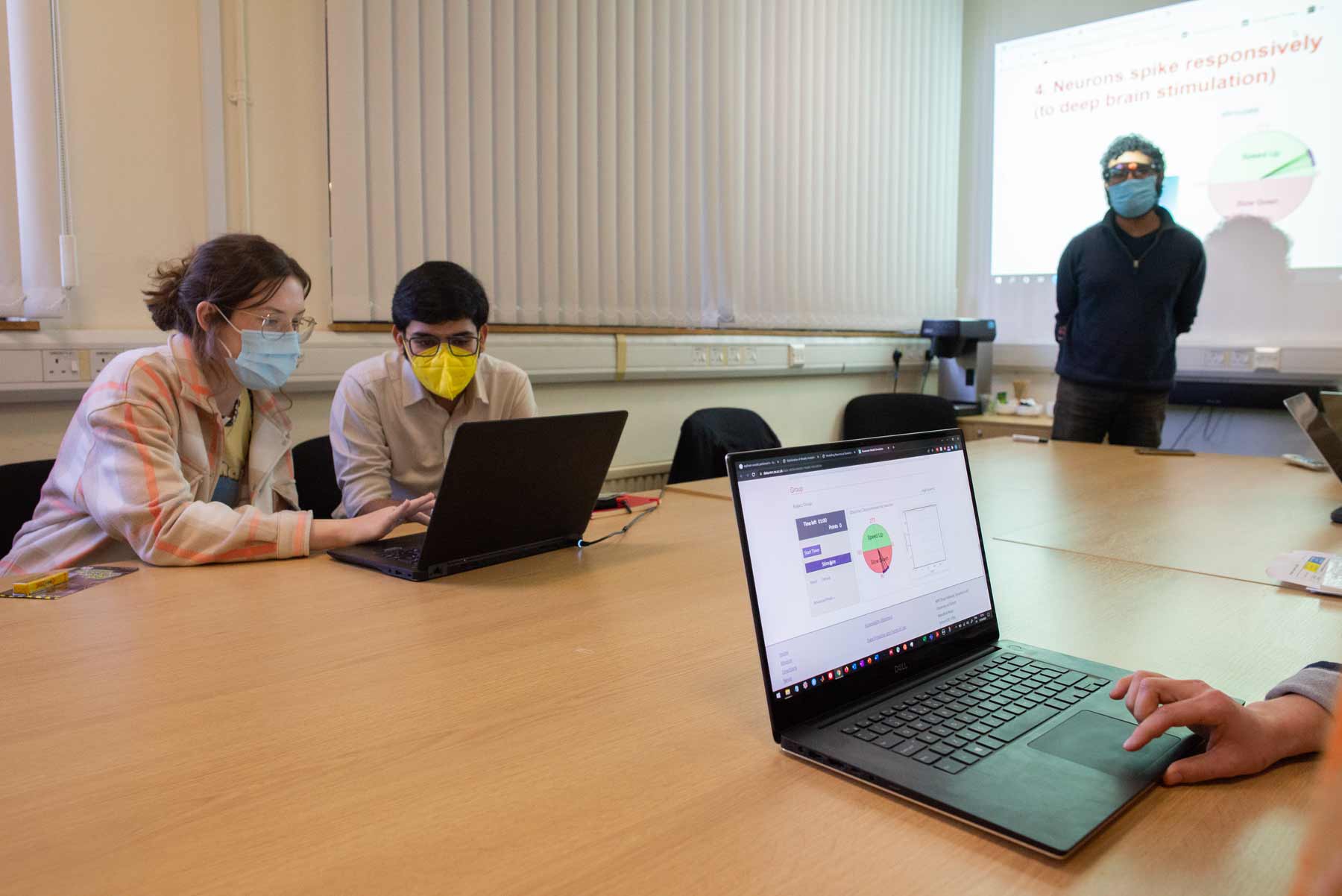 Photo of Gihan Weerasinghe, together with school pupils visiting the MRC BNDU.