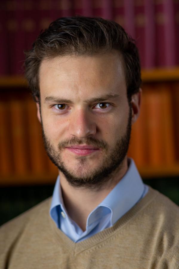 Portrait photo of  Fernando