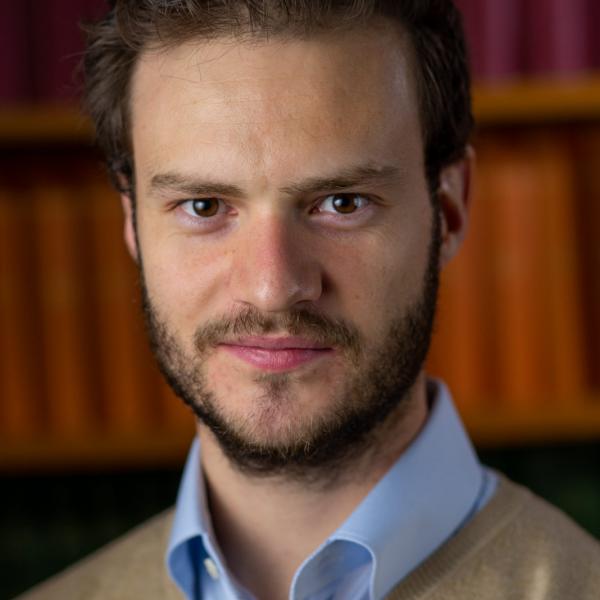 Portrait photo of  Fernando