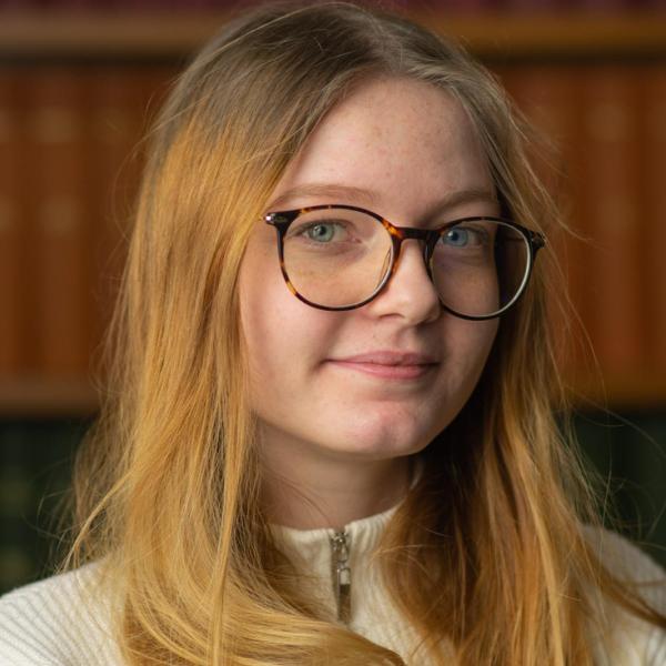 Portrait photo of Jennifer Blackmore.