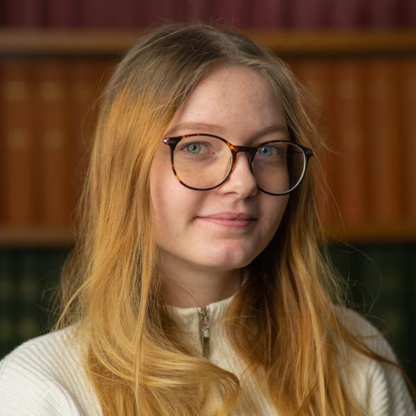 Portrait photo of Jennifer