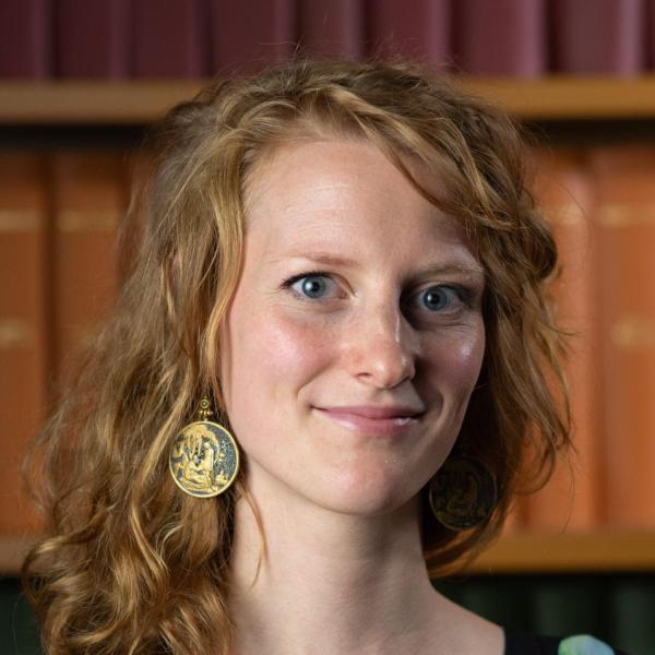 Portrait photo of Dr Xenia Grande.